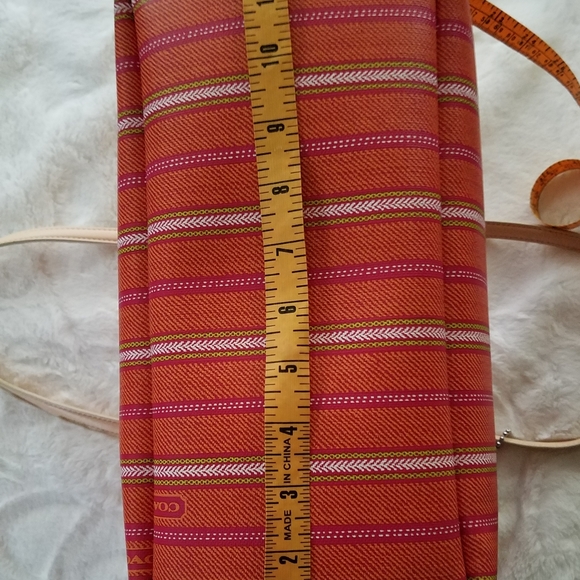 Handbag - Picture 10 of 11